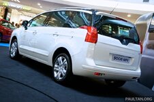 Peugeot-5008-Facelift-02 2014.jpg