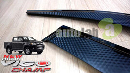 Hilux Vigo - Injection Door Visor ( Carbon ) - 2.jpg