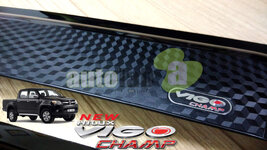 Hilux Vigo - Injection Door Visor ( Carbon ) - 3.jpg