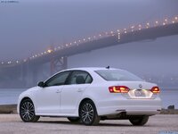 Volkswagen-Jetta_EU_Version_2011_1280x960_wallpaper_04-1024x768.jpg