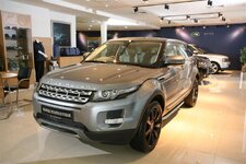 Land Rover 3S Facility - 01 The new Range Rover Evoque, Range Rover and Range Rover Sport on dis.jpg