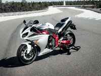 2009-YZF-R1-static-01.jpg